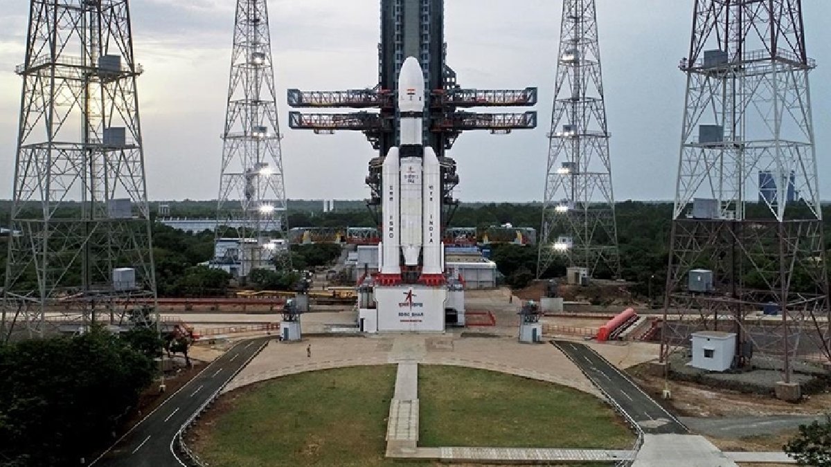 Hindistanlı uzmanlar Ay’da bir ilki başarmıştı… Uzay araçlarından haber alınamıyor