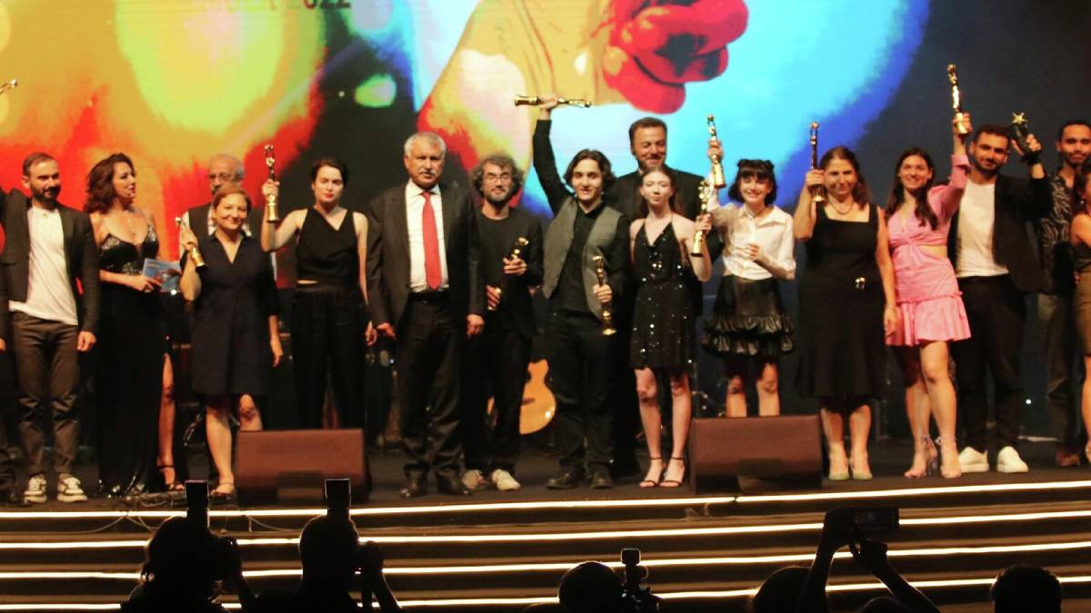 Türkiye bunu da gördü! Ünlü şair başkasından çaldığı şiirle ödül aldı... Hiç utanma kalmamış