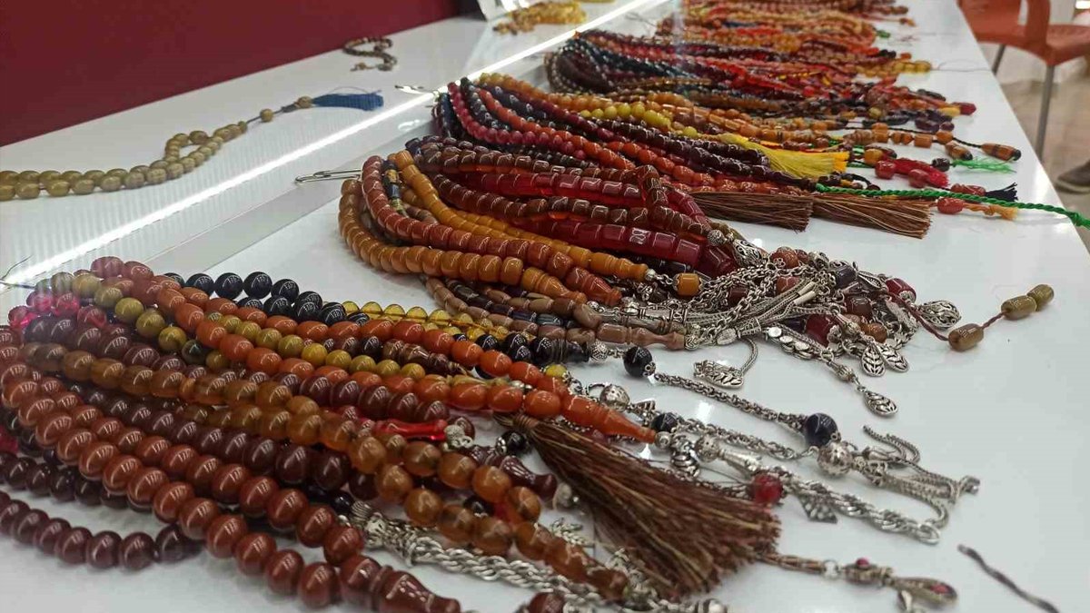 Araba fiyatına satılan tespihlere büyük ilgi: Fiyatlar 180 bin liraya kadar çıkıyor