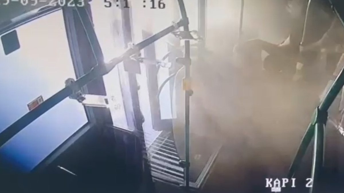Başakşehir'de İETT otobüsünün içindeki kaza kamerada