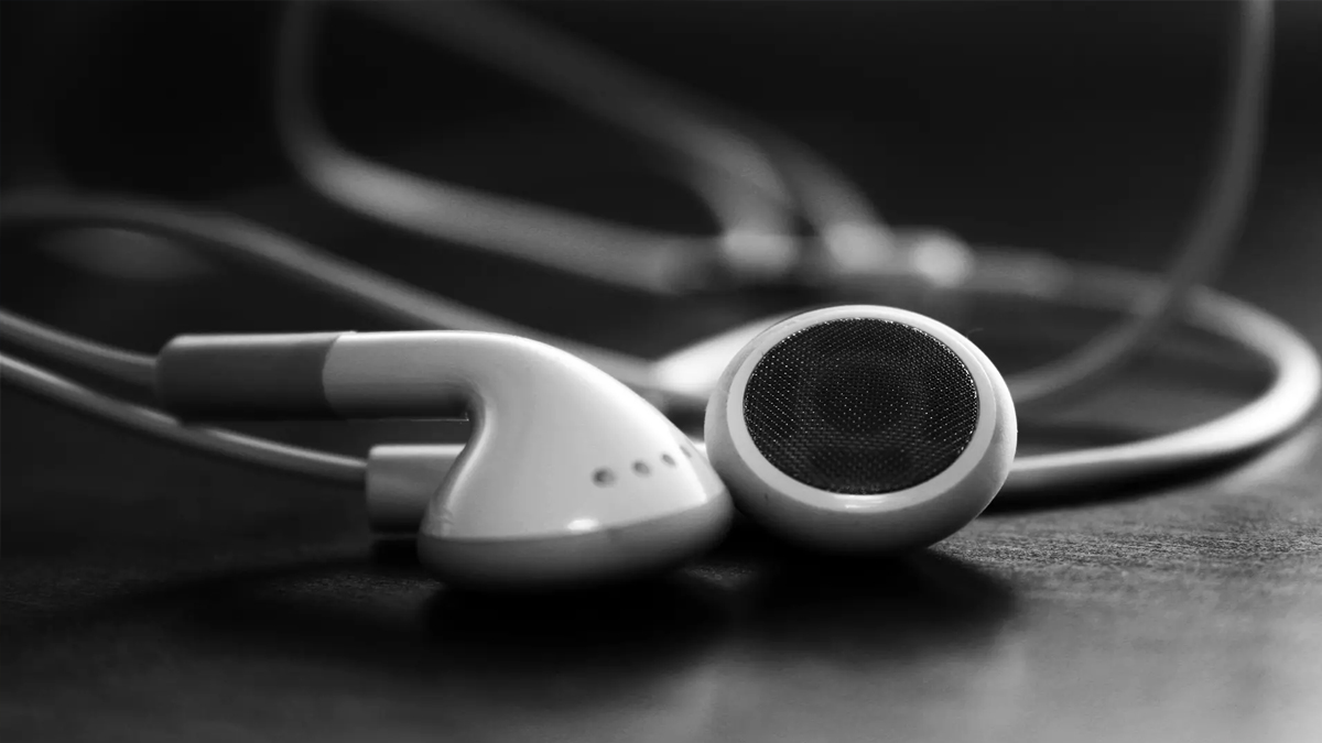 Uzmanından kulaklıkla müzik dinleyenlere uyarı