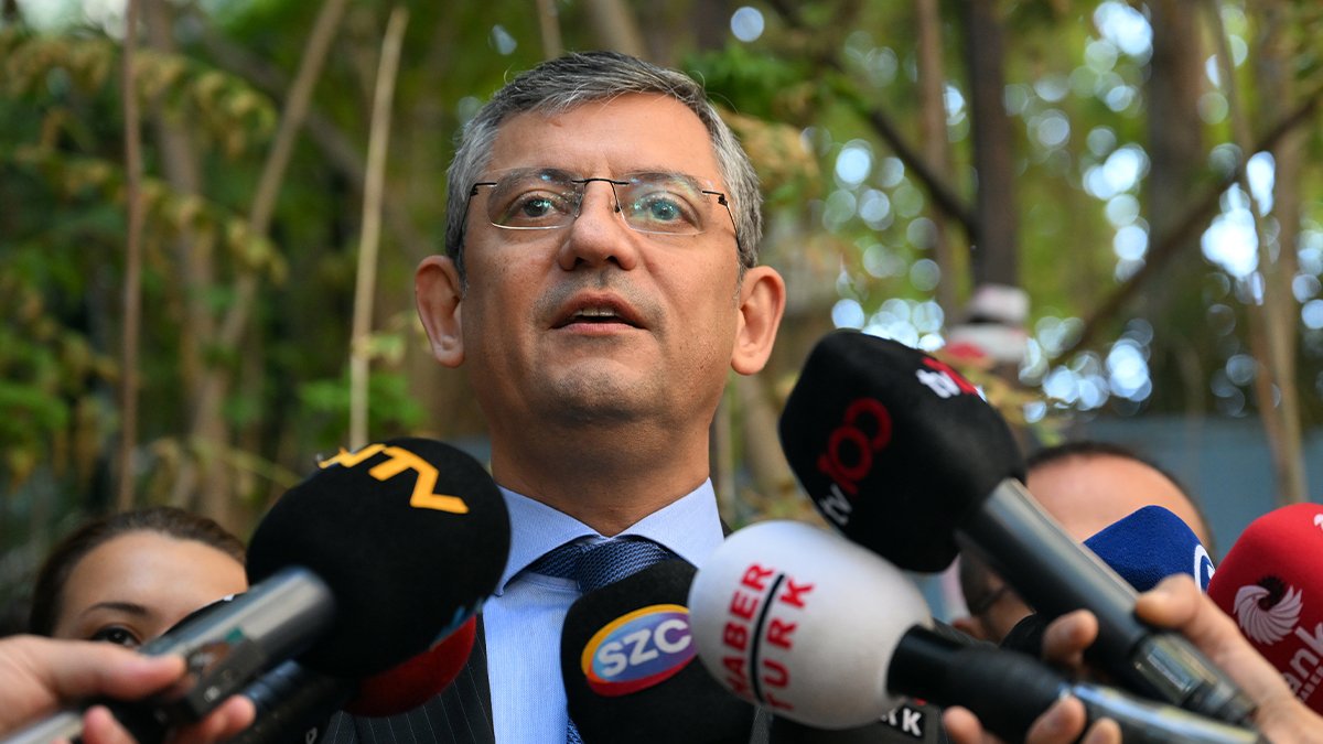 Özel'den ayrılık tartışmalarına yanıt: Biz bu baba evinin evlatlarıyız