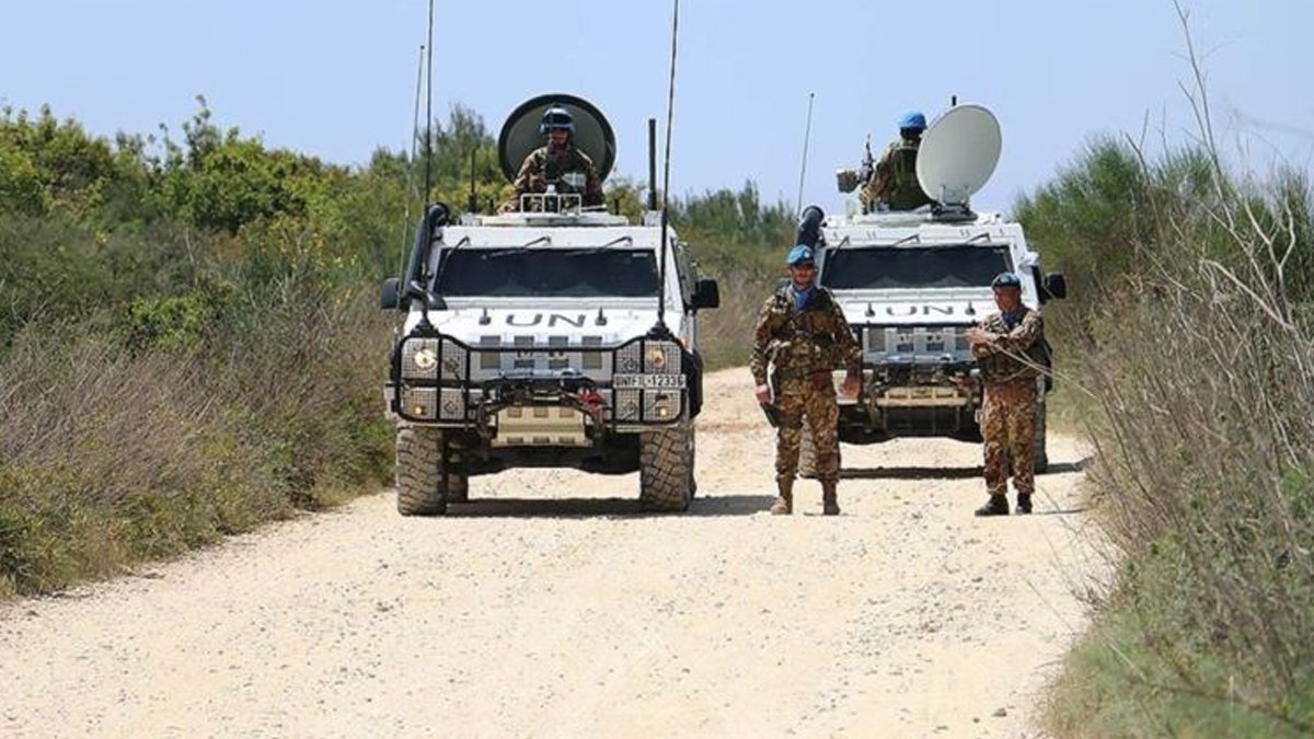 Lübnan ve İsrail sınırında  gerilim artıyor: Askerler birbirine 'sis bombası' atmaya başladı