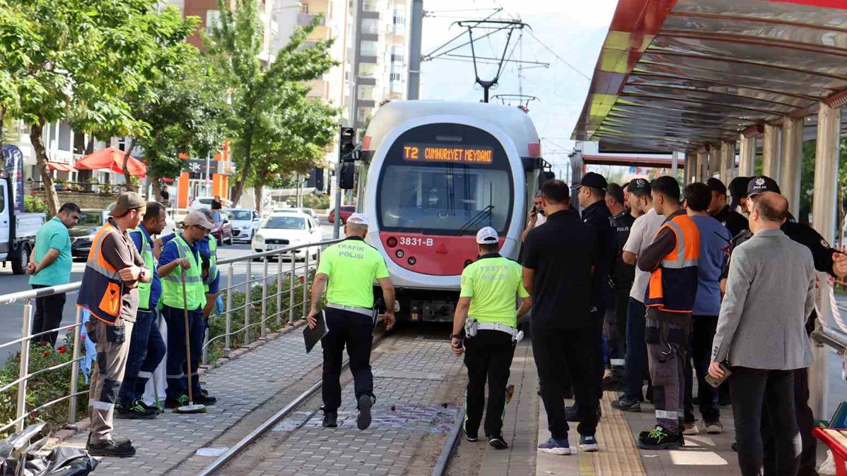 Kayseri'de feci kaza! Tramvaya kaçak binmek istedi canından oldu