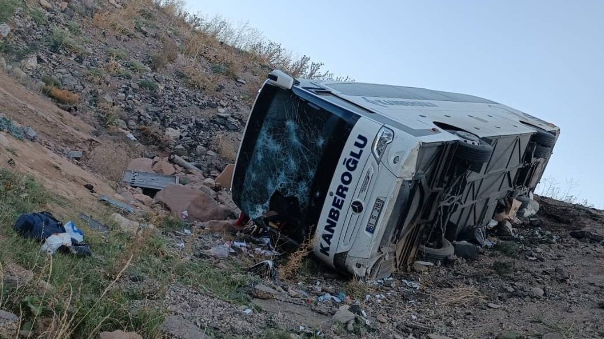 Erzurum'da katliam gibi kaza: 22 yaralı, 3 ölü