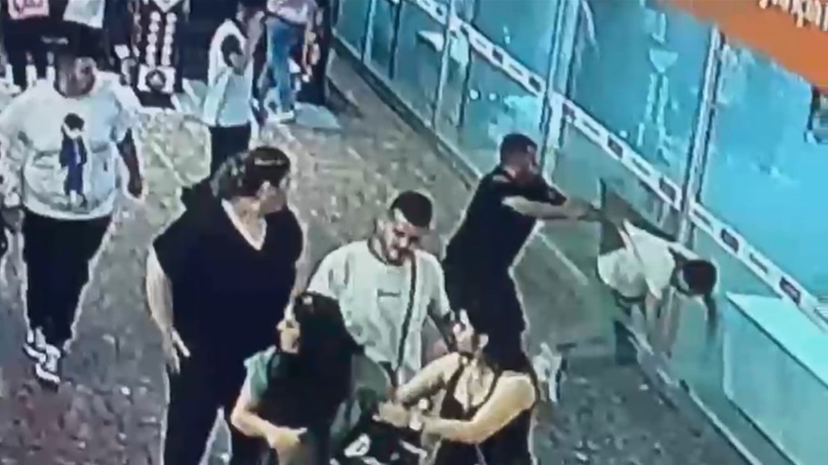 AVM'de dehşet dolu anlar! 'Yan baktın kavgası' hastanelik etti
