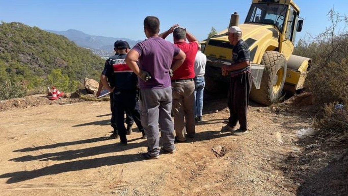 Antalya'da feci olay: Kullandığı silindirin altında kalarak yaşamını yitirdi