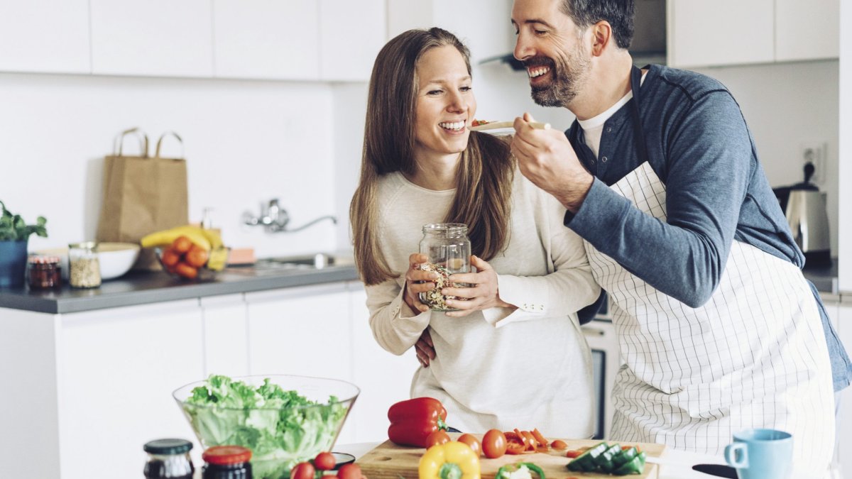 Çalışan kadın ve erkeklerin evde kolayca hazırlayabileceği yemek! Evdeki malzemelerde çabucak hazırlayın! Hem ucuz, hem kolay