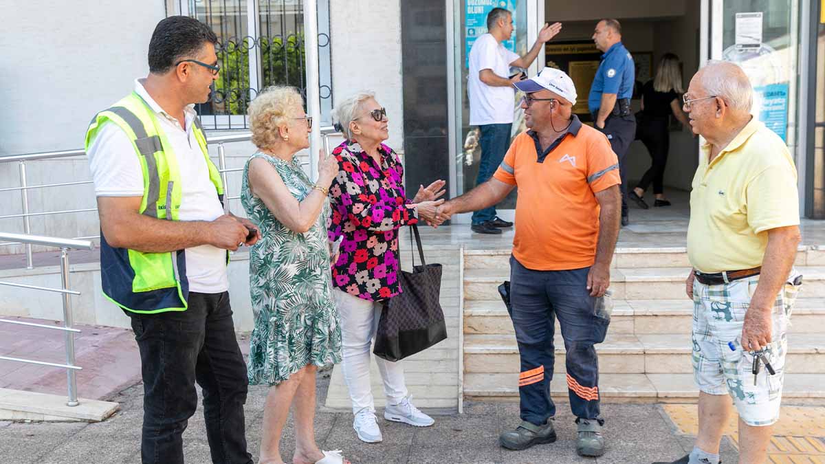 Bulduğu cüzdanı sahibine ulaştıran Büyükşehir personeli herkesin takdirini topladı