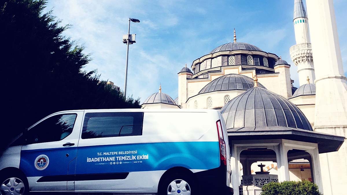 Maltepe Belediyesinden Mevlid Kandili öncesinde temizlik