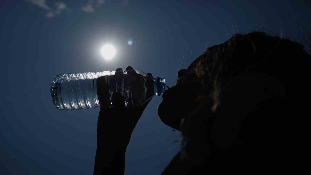 Uzman isim uyardı: Fazla su içmek öldürür!