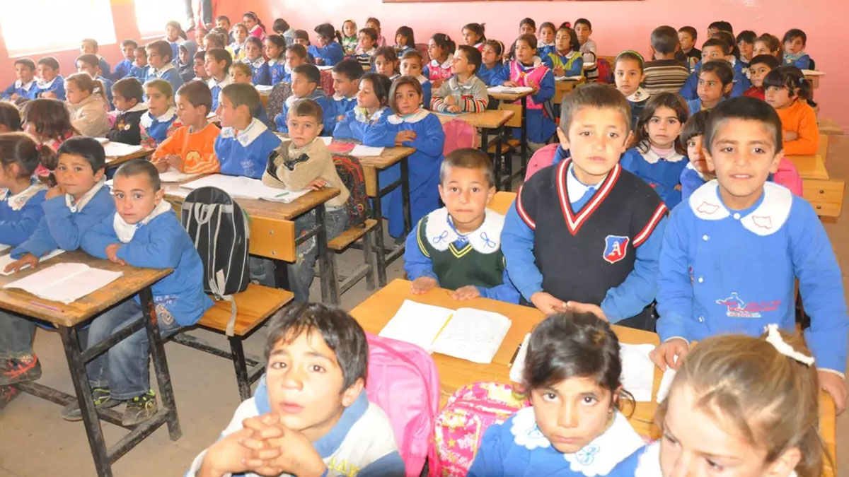 Tüm Türkiye'deki okullar için yeni karar: MEB'den az önce duyuru geldi! Velilerin en büyük derdi artık tarih oluyor...