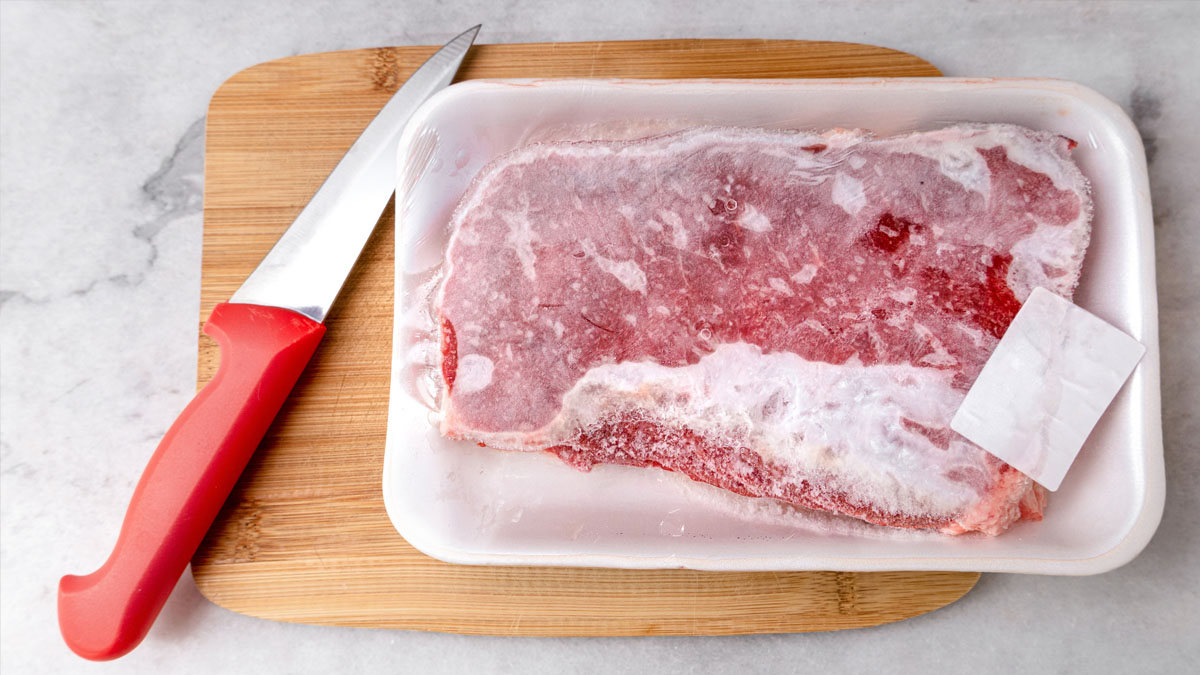 Bugüne kadar yanlış biliyormuşuz! Ünlü bilim insanı açıkladı: Buzlukta donmuş eti bu yöntemle çözün hem lezzetli hem de sağlıklı