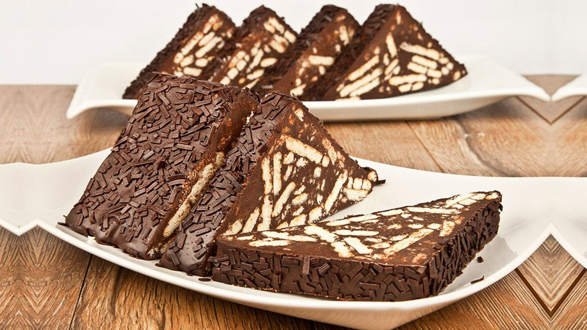 Çay demlenmeden mozaik pastanız hazır! Sadece 10 dakikada enfes bisküvili çikolatalı pasta yapın, tadı damakta kalacak
