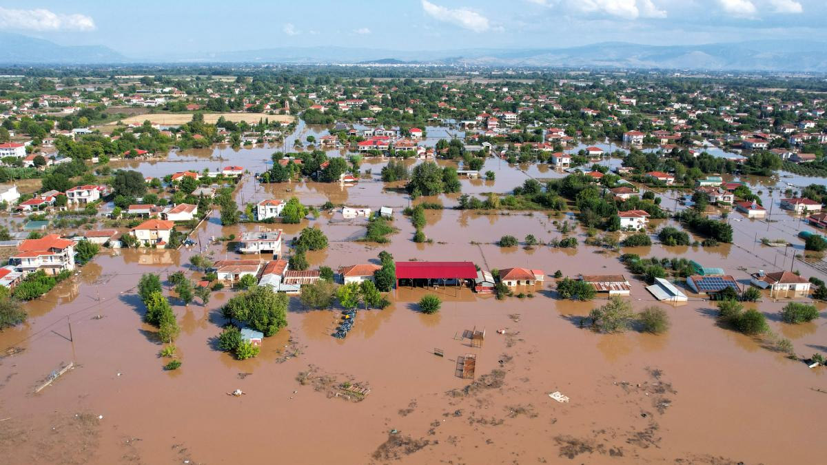 Yunanistan'da kötü hava koşulları nedeniyle sokağa çıkmama uyarısı