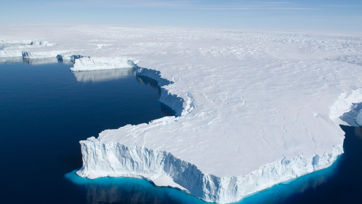 Dünyanın buzdolabında son 44 yılın en düşük buzul seviyesi: Antarktika’da şort giydiren sıcaklıklar