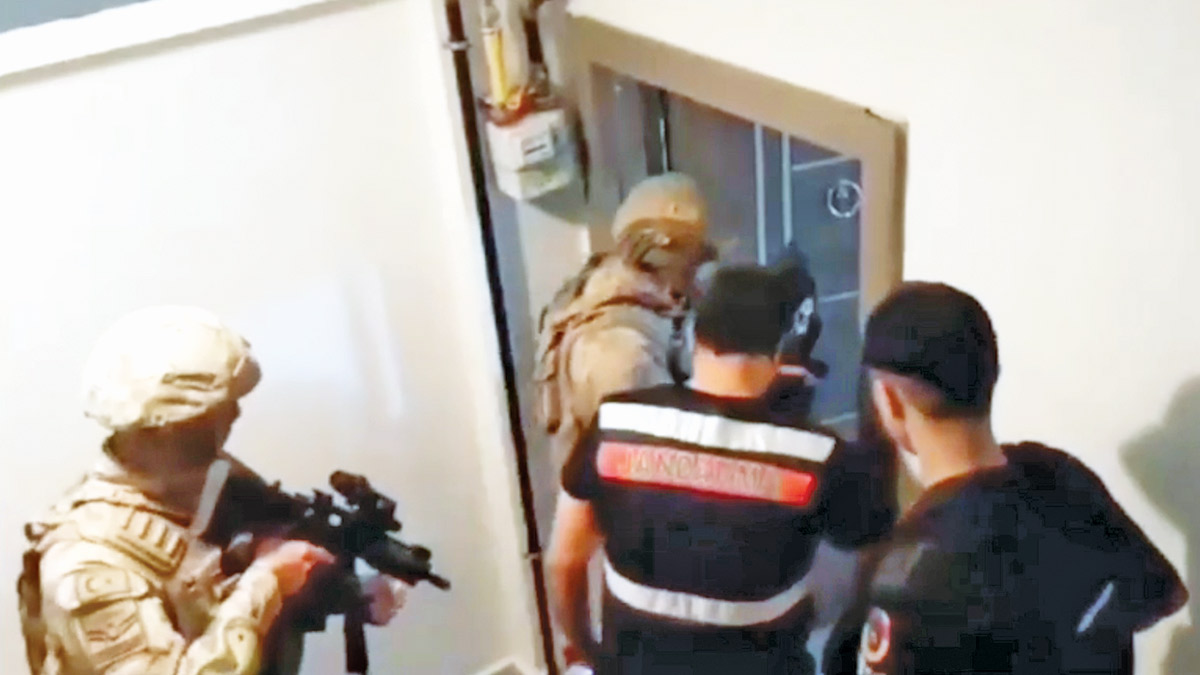 Her köşede bir çete