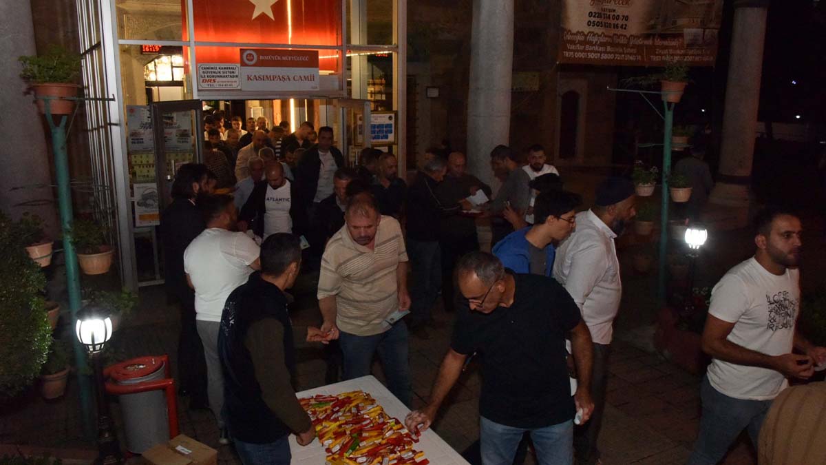 Kandilde şekerler Bozüyük Belediyesinden