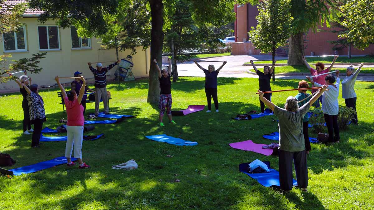 Sağlıklı Yaş Alma Okulu ile mutlu bireyler mutlu yaşam