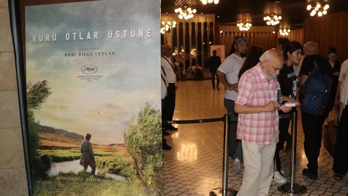 Kuru Otlar Üstüne filminin bileti 10 bin liraya satıldı