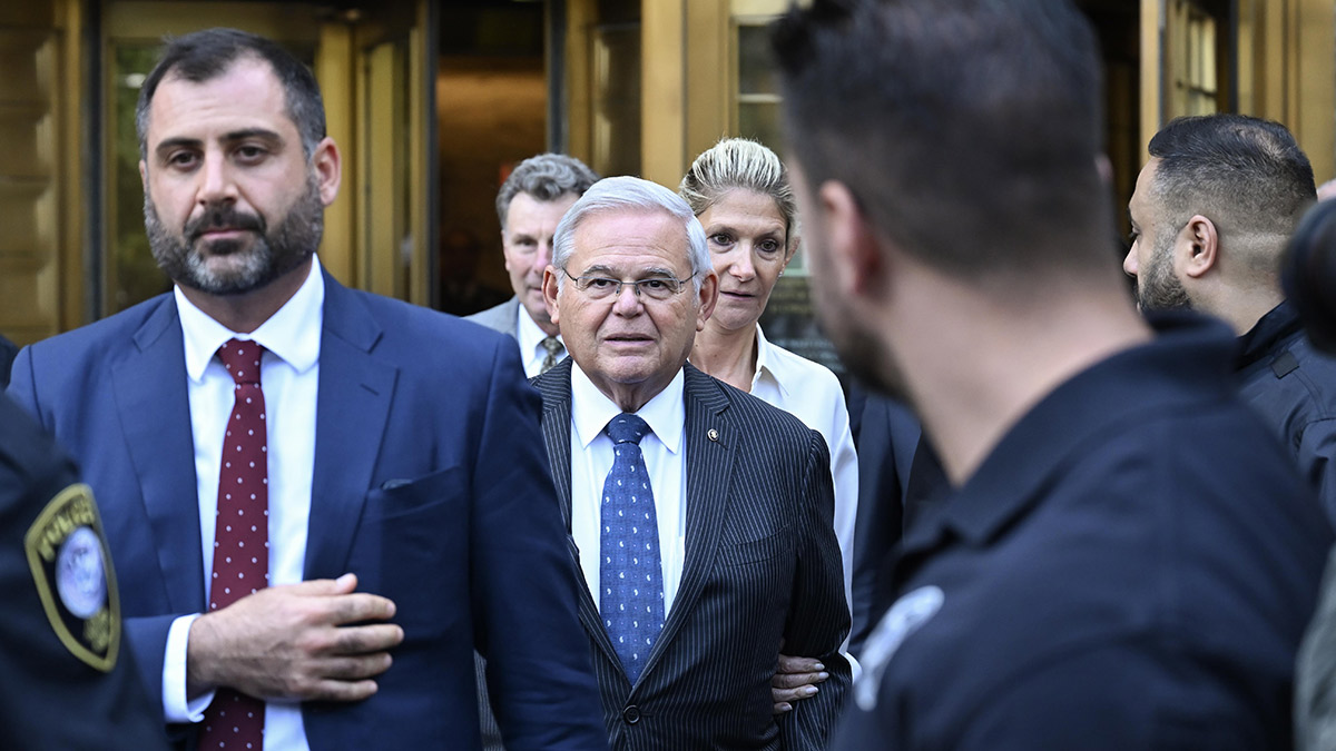 Evinden külçe külçe altın çıkmıştı: ABD'li senatör Menendez kefaletle serbest