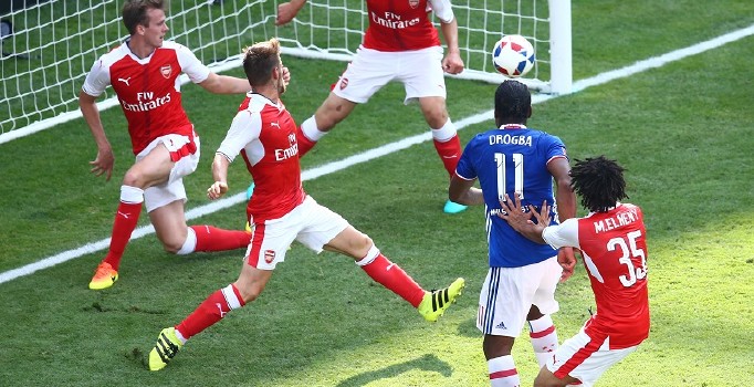Didier Drogba Arsenal'e gol atmaya devam ediyor