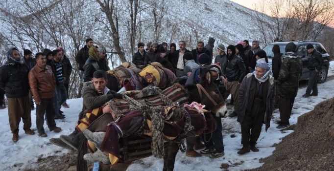 Eski İçişleri Bakanı Şahin hakkında "Uludere" şikayeti