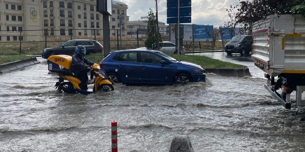 İstanbul'da büyük felaket! Metroları su bastı, yollar göle döndü: Yağışlar o zamana kadar devam edecek