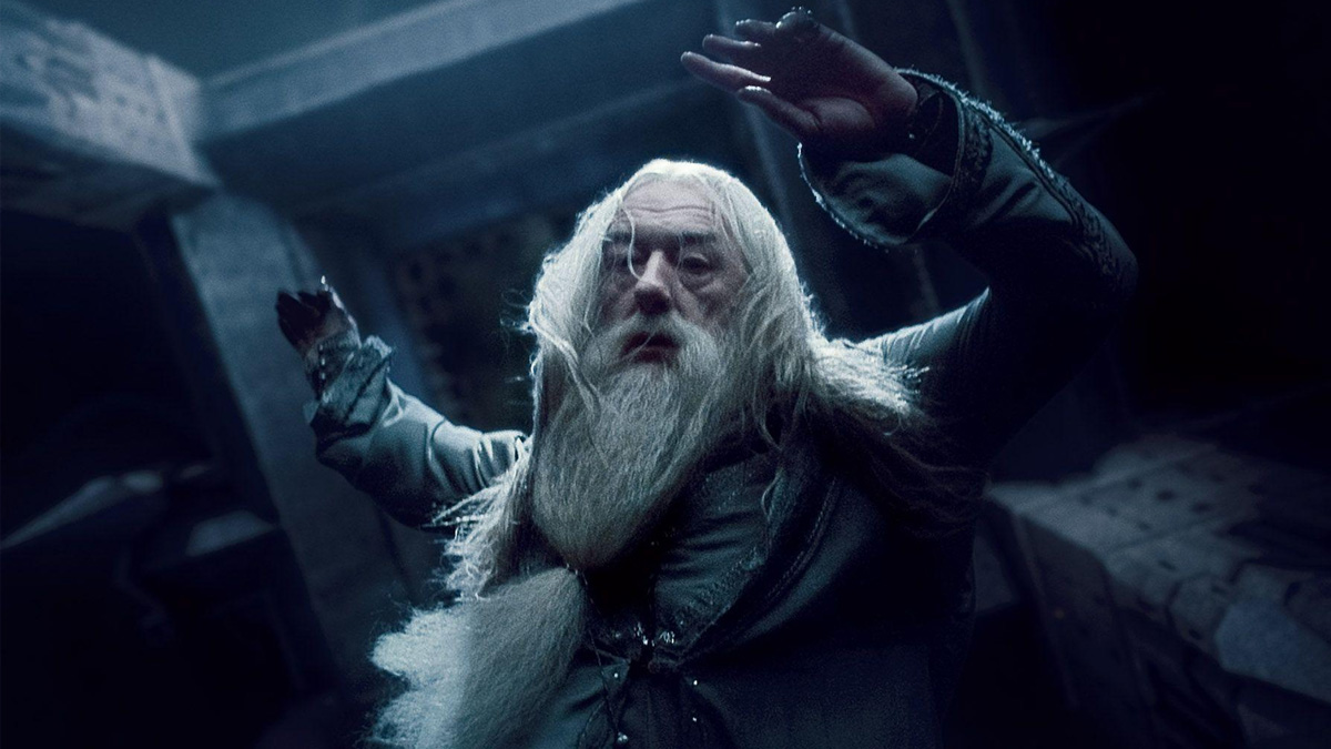 Harry Potter hayranlarını üzecek haber! "Dumbledore" hayatını kaybetti