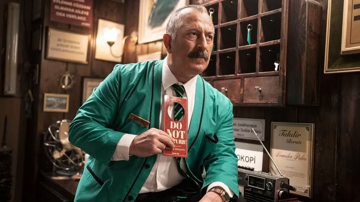 Cem Yılmaz yapay zekaya yaptırdığı 'Do Not Disturb'un story boardlarını paylaştı