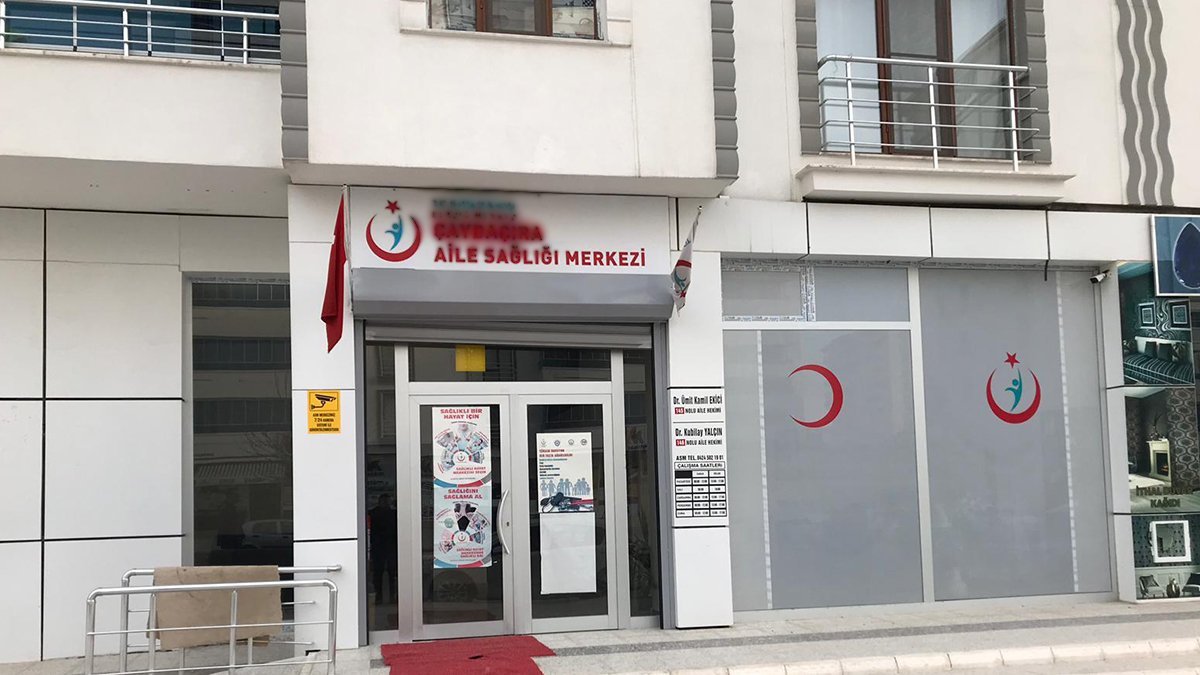 Mahalle sakinlerinden pankartlı tepki: 'Sağlık ocağımızı geri istiyoruz'