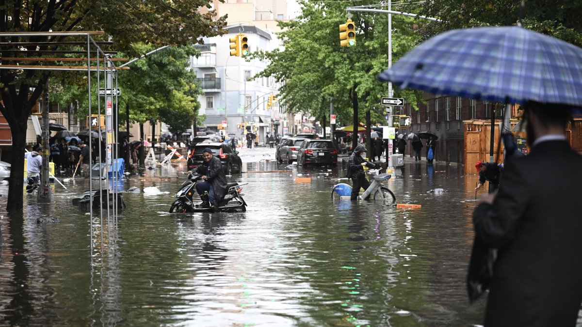 New York'ta şiddetli yağış OHAL getirdi