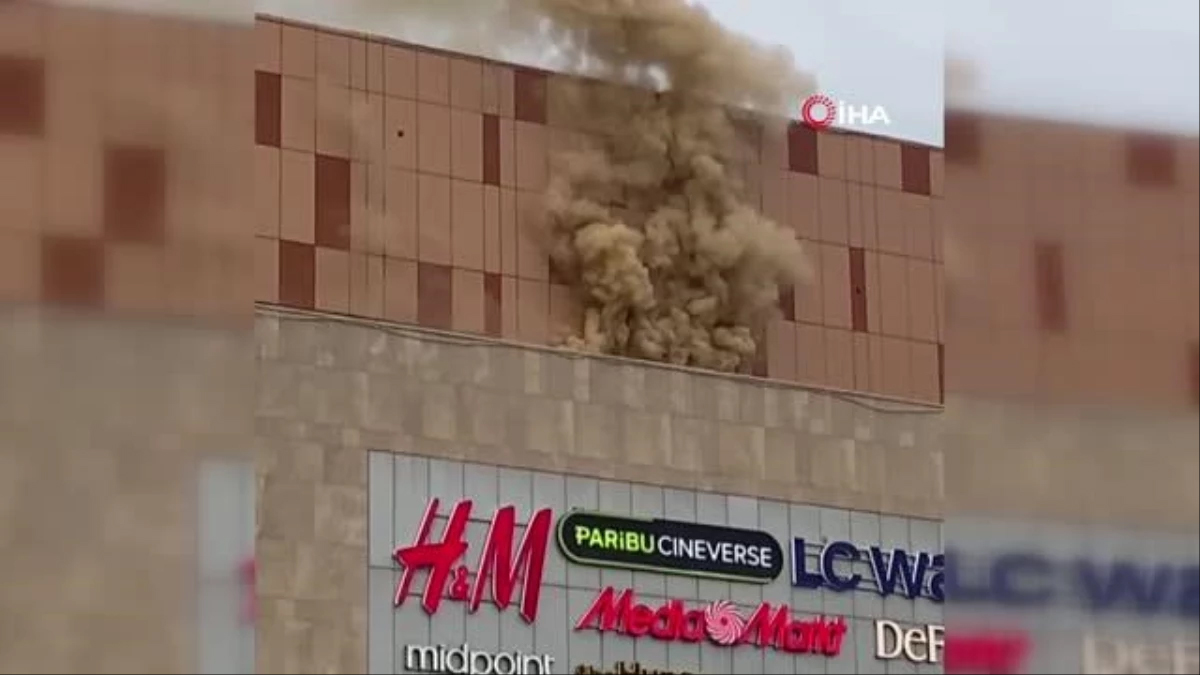 İstanbul'da AVM yangını