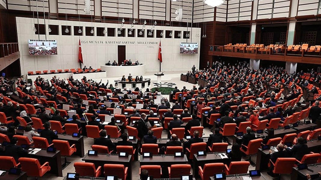 TBMM yarın açılıyor: Öncelikli gündem yeni anayasa ve emekli zammı