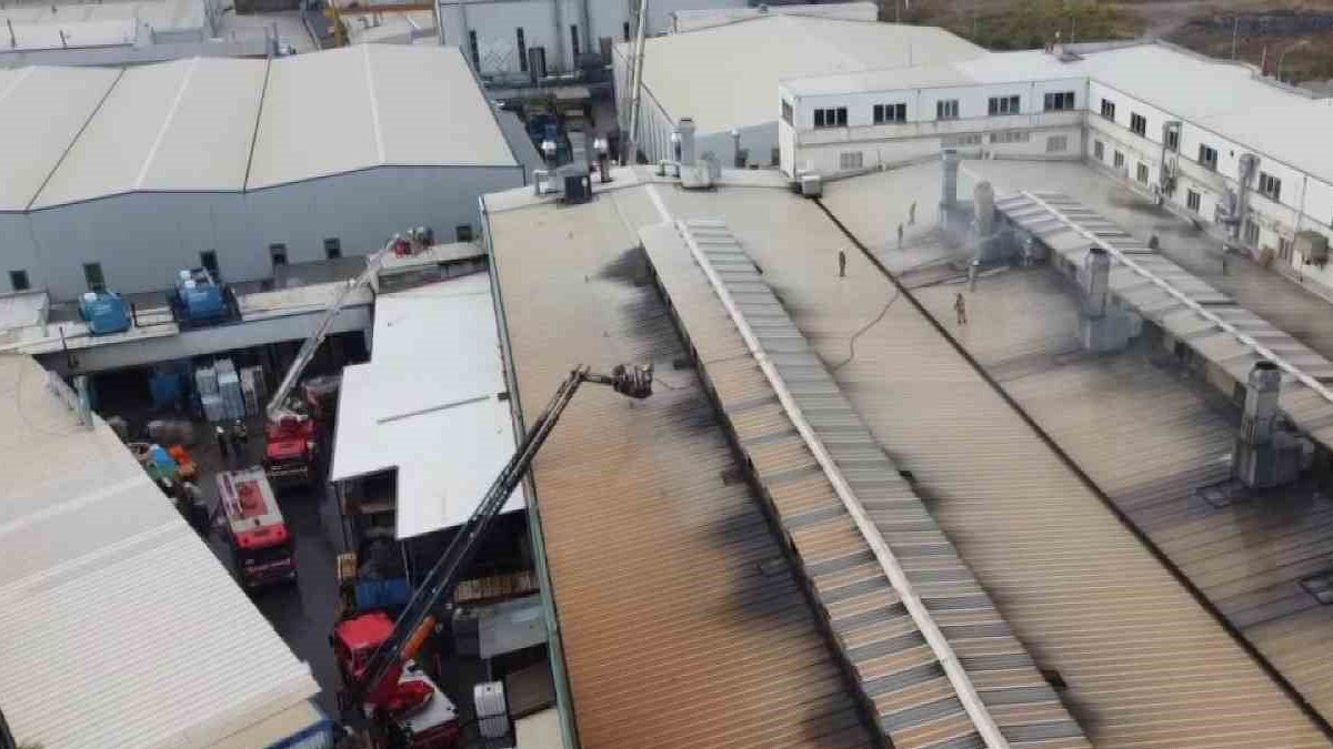 Tuzla'daki fabrika yangını kontrol altında: Can kaybı yaşanmadı