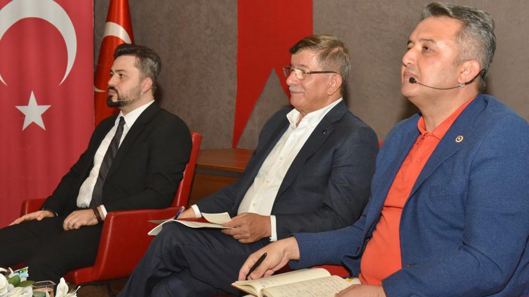 Gelecek Partisi mülakat mağduru gençleri dinledi: Devlet adamı vatandaşları arasında ayrımcılık yapamaz