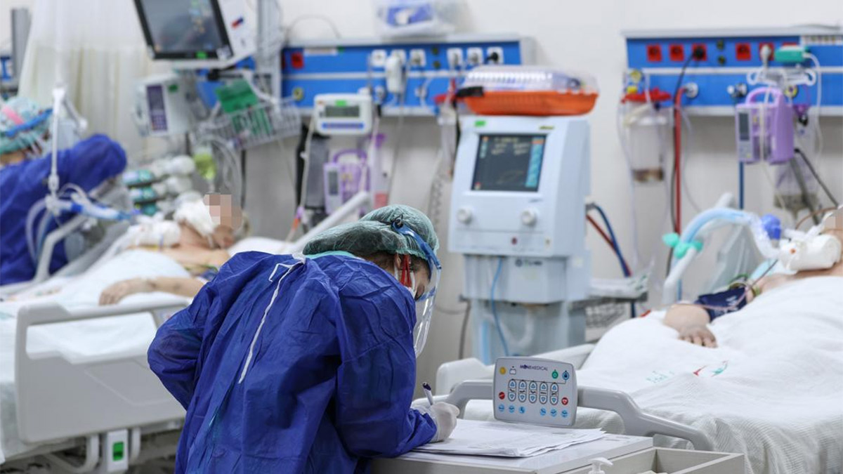 Başhekim koronavirüsten hayatını kaybetti: "Yoğun bakım yatışı arttı, ölümler başladı"