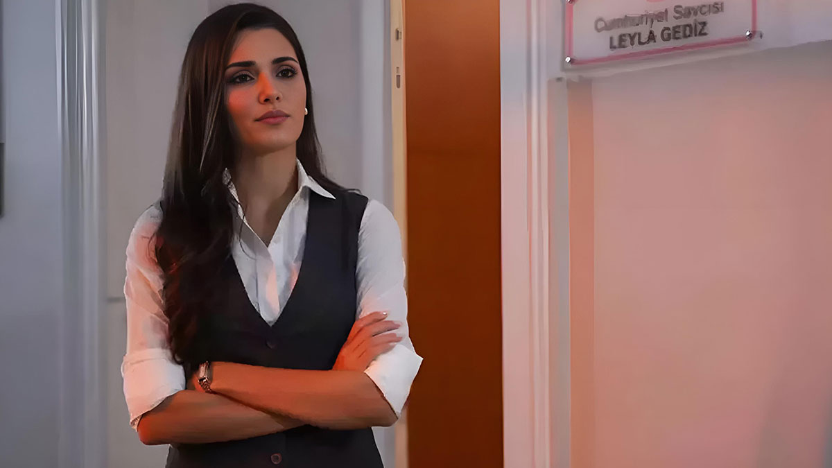 Fotoğraf paylaştı: Hande Erçel meğer bu bölümde üniversite öğrencisiymiş! Dondurduğu okuluna geri döndü