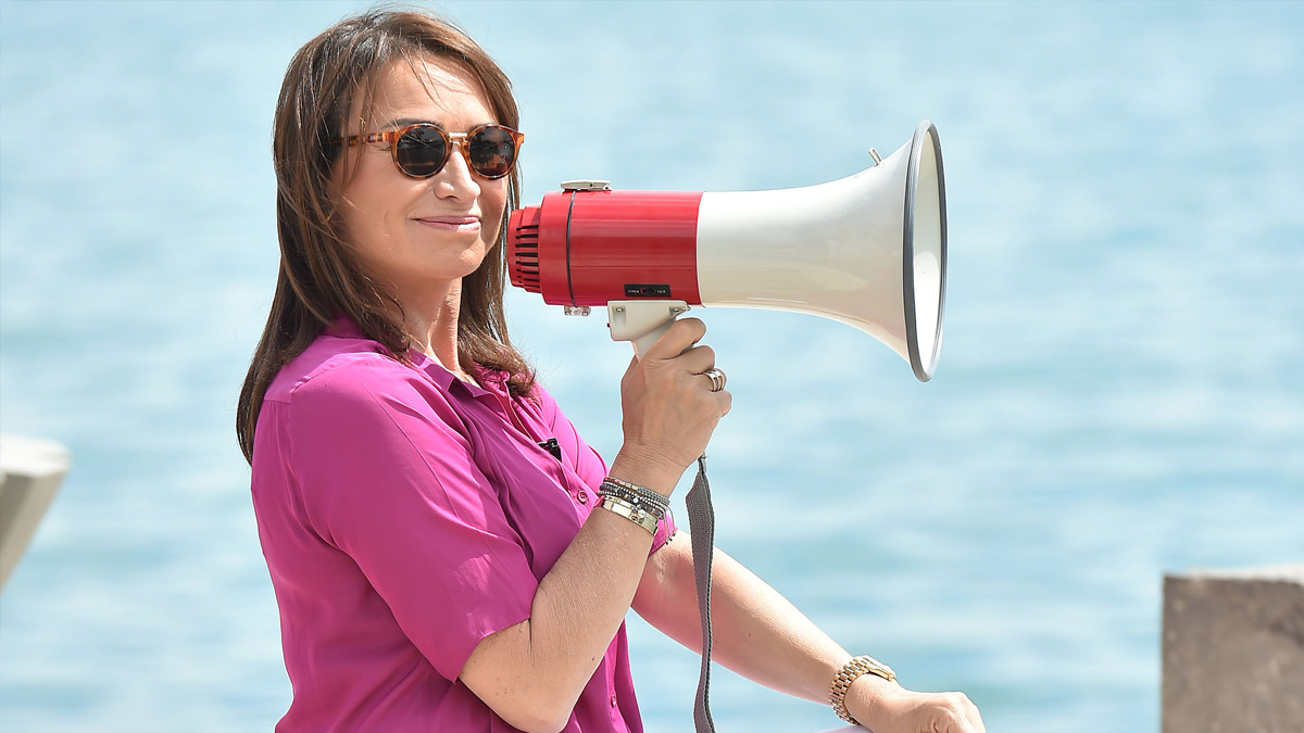 Oyuncu Demet Akbağ'dan yeni proje! Dizi kadrosu şimdiden alkışı aldı: Bomba gibi yeni dizi geliyor