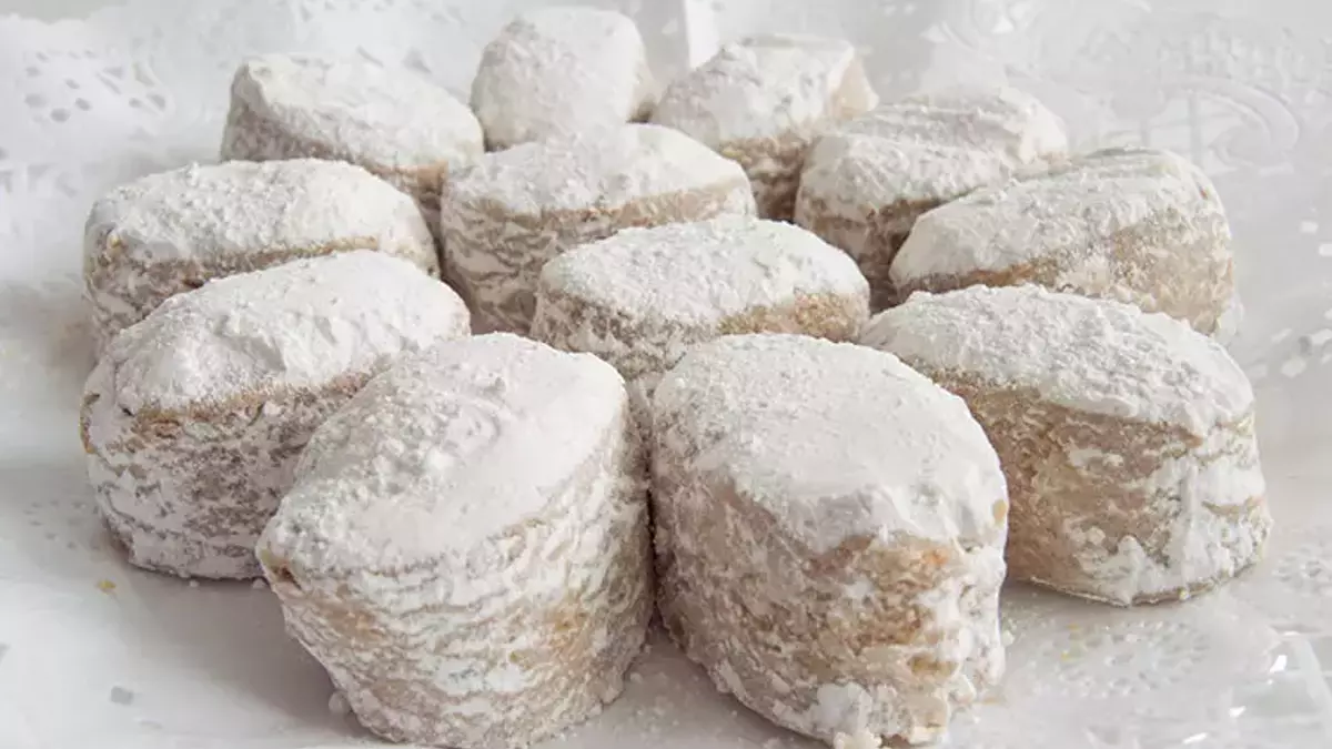 3 malzemeli olduğuna bakmayın, bu tarif pastanecileri bile çatlatır! İşte en çok aranan un kurabiyesi tarifi