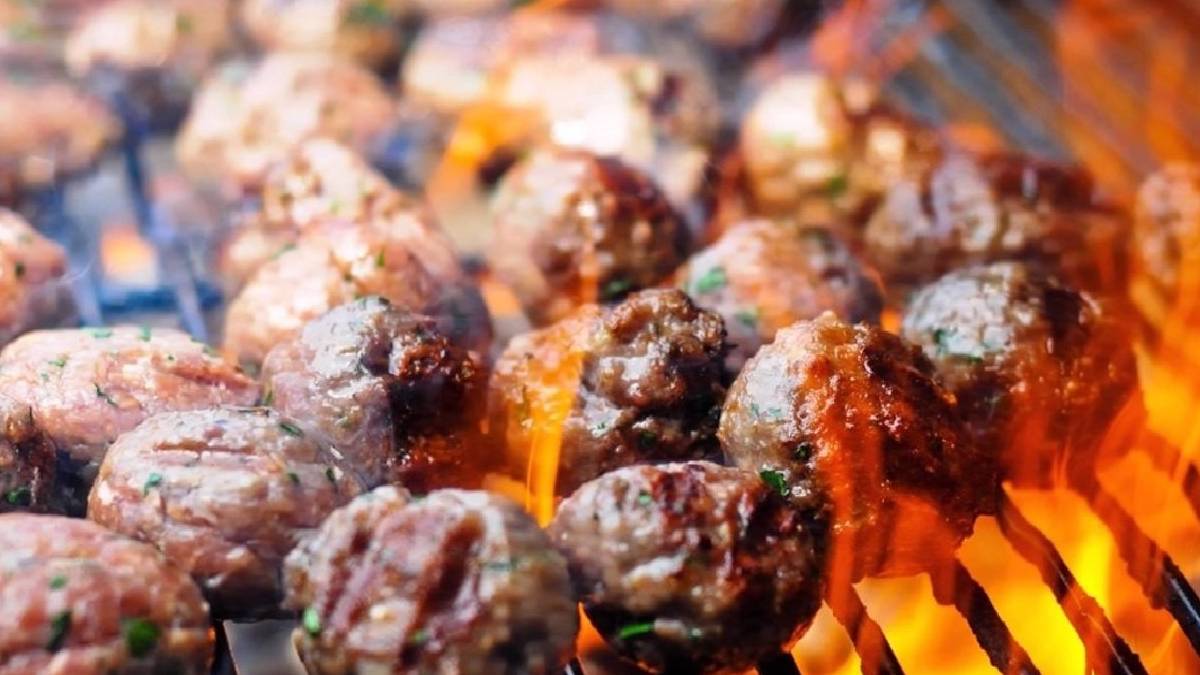 Köfteye 1 damla katın Köfteci Yusuf kapınıza gelecek! Balkanlar'dan gelen müthiş tüyo... Lezzeti damak çatlatıyor