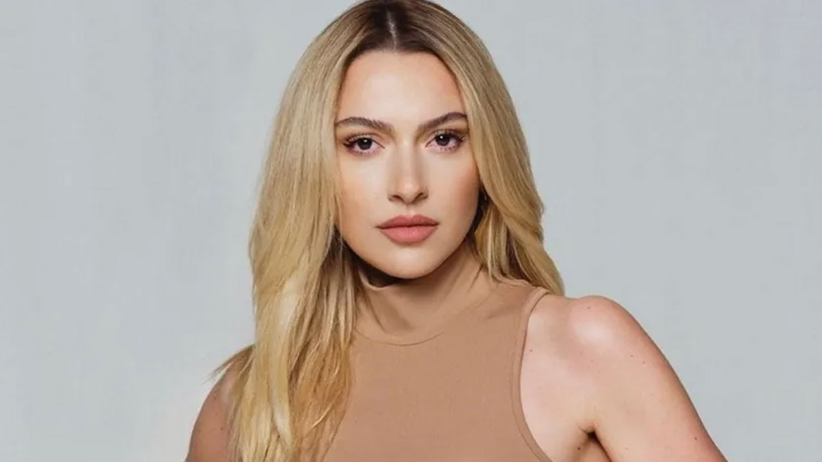 Hadise sahnede gözyaşlarına hakim olamadı! Sahnede hüngür hüngür ağladı!