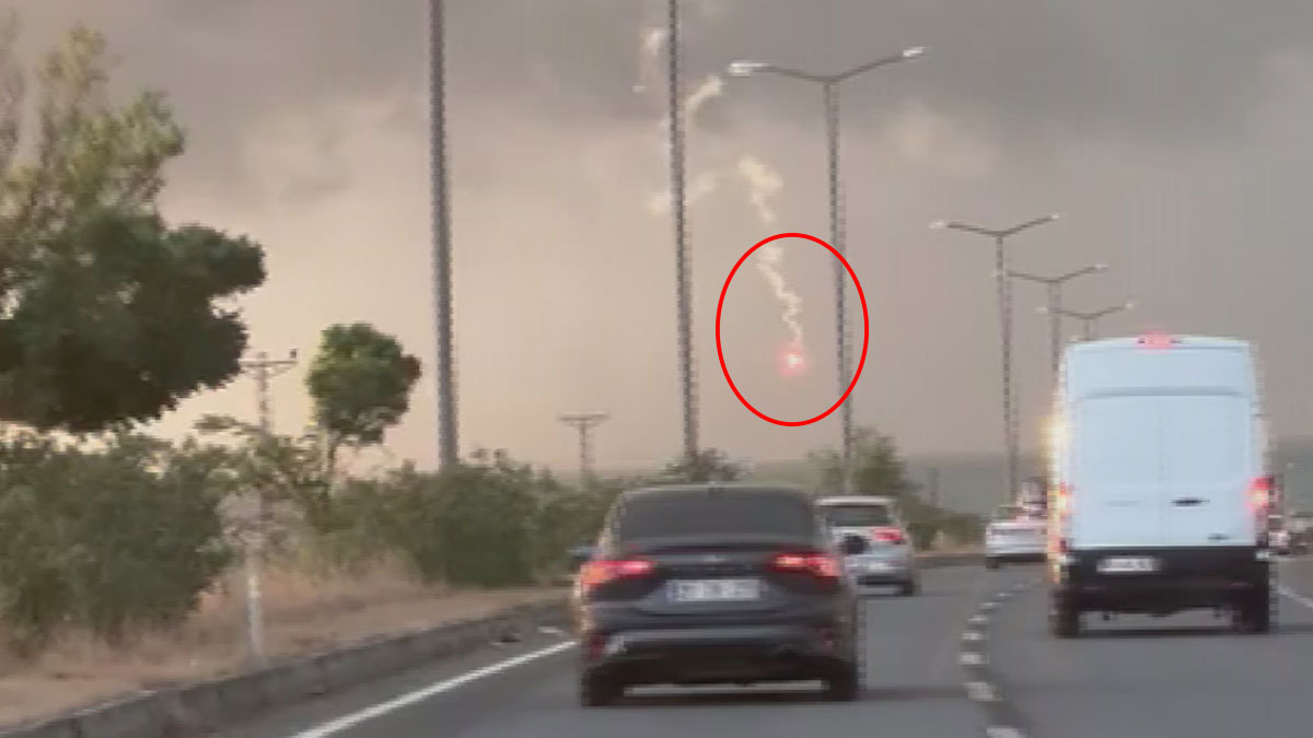 Hatay'da işaret fişeğini gören vatandaşlar panik yaşadı! O anlar kamerada