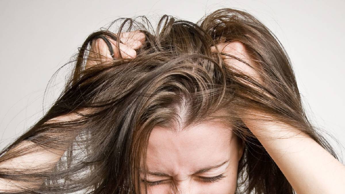 Saç egzamasını kesecek çözüm Canan Karatay'dan! Bu suyla yıkayanın başında ne kepek kalacak ne egzama