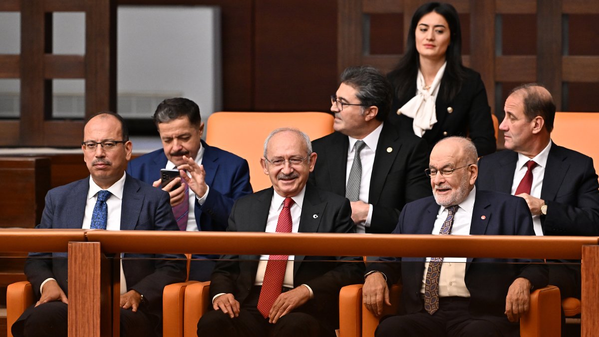 Meclis açıldı: Kılıçdaroğlu locada, Akşener katılmadı