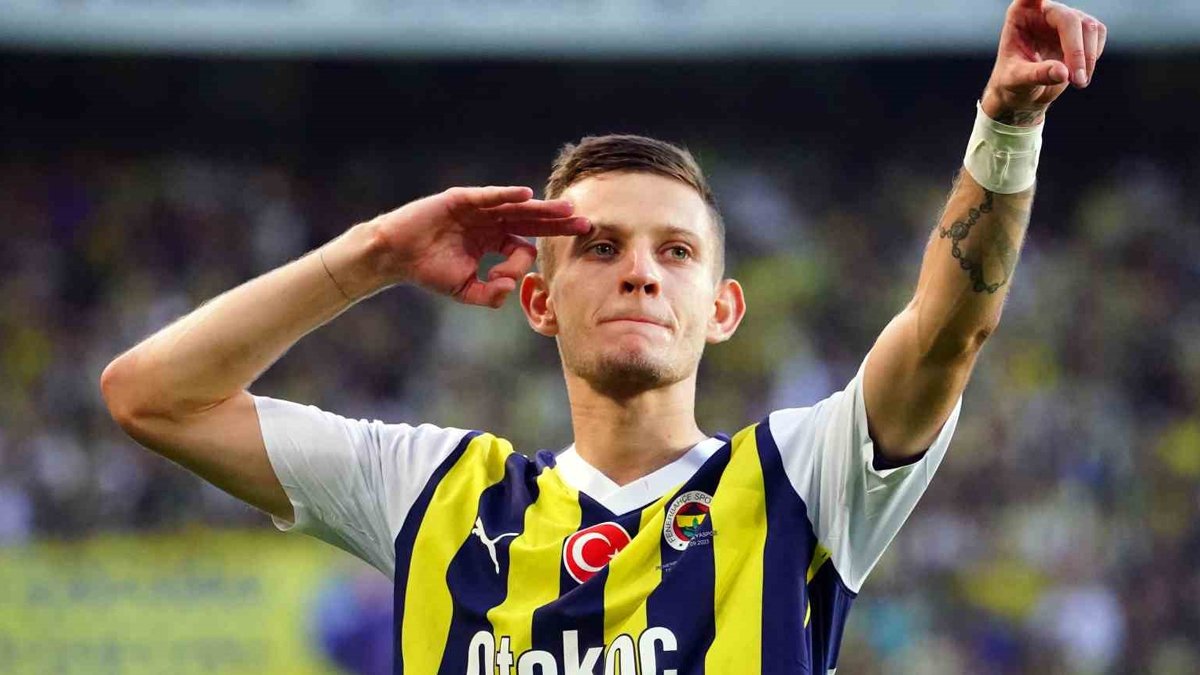 7'de 7 yapan Fenerbahçe'de Sebastian Szymanski tarihe geçti! 18 yıl sonra ilk kez! Avrupa genç yıldızı konuşuyor!