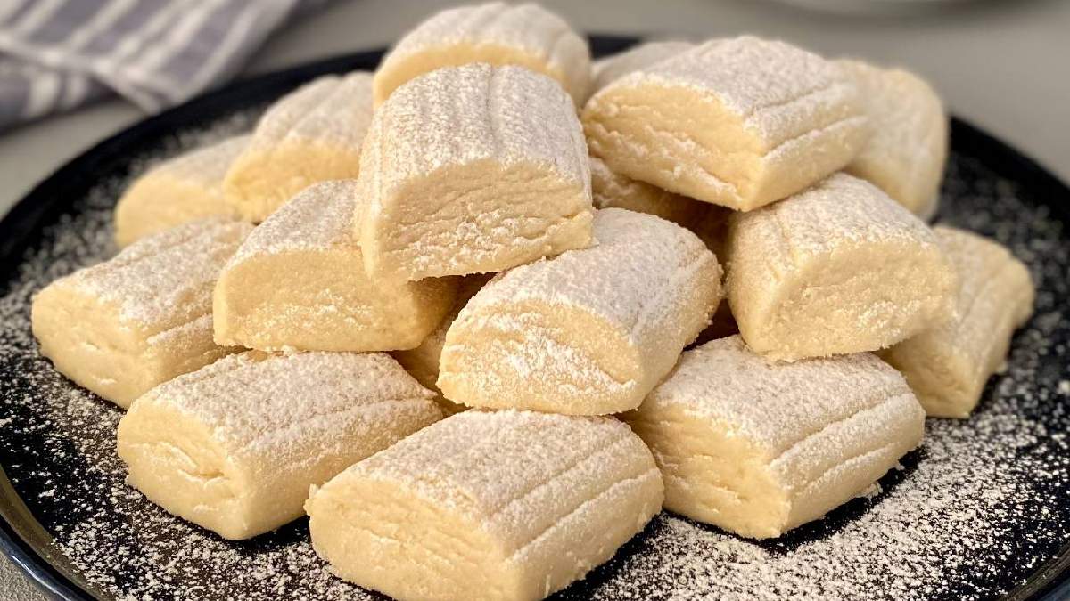 Çay demlenene kadar servise hazır! 3 malzemeyle pratik un kurabiyesi: Ağızda puf gibi dağılıyor