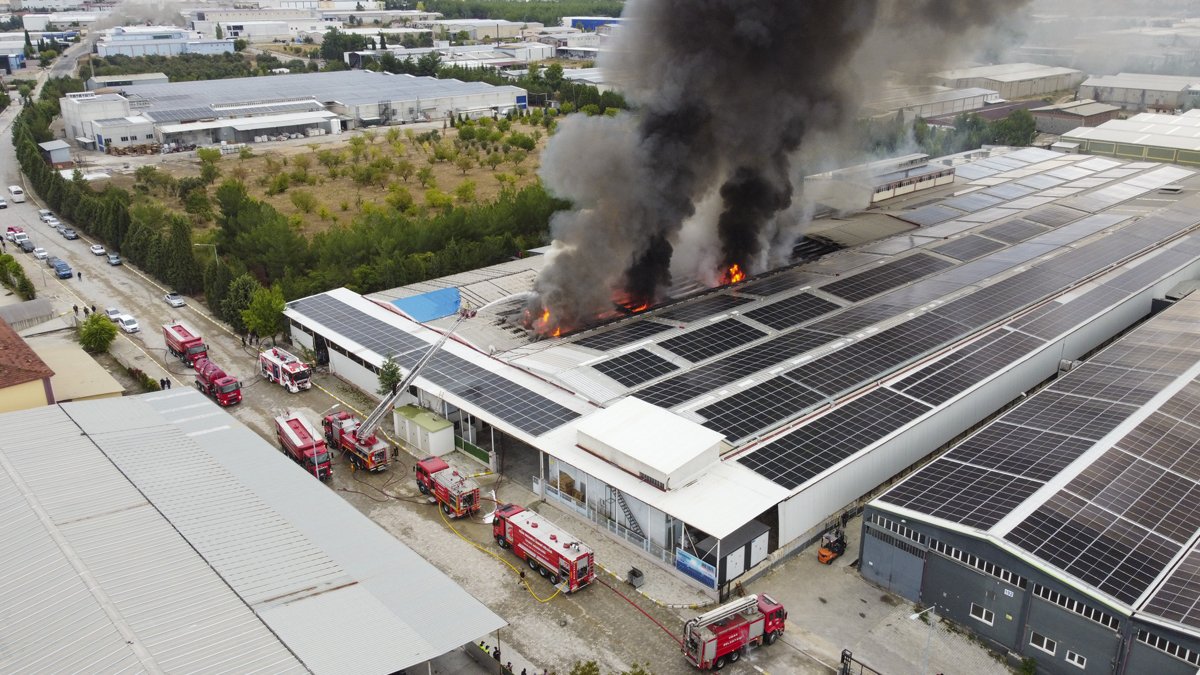 Uşak'ta fabrika yangını