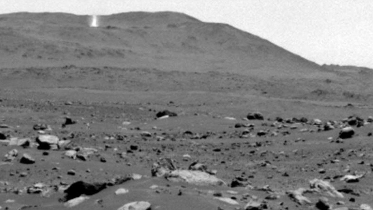 Perseverance görüntüledi: Mars'ta 'toz şeytanı'