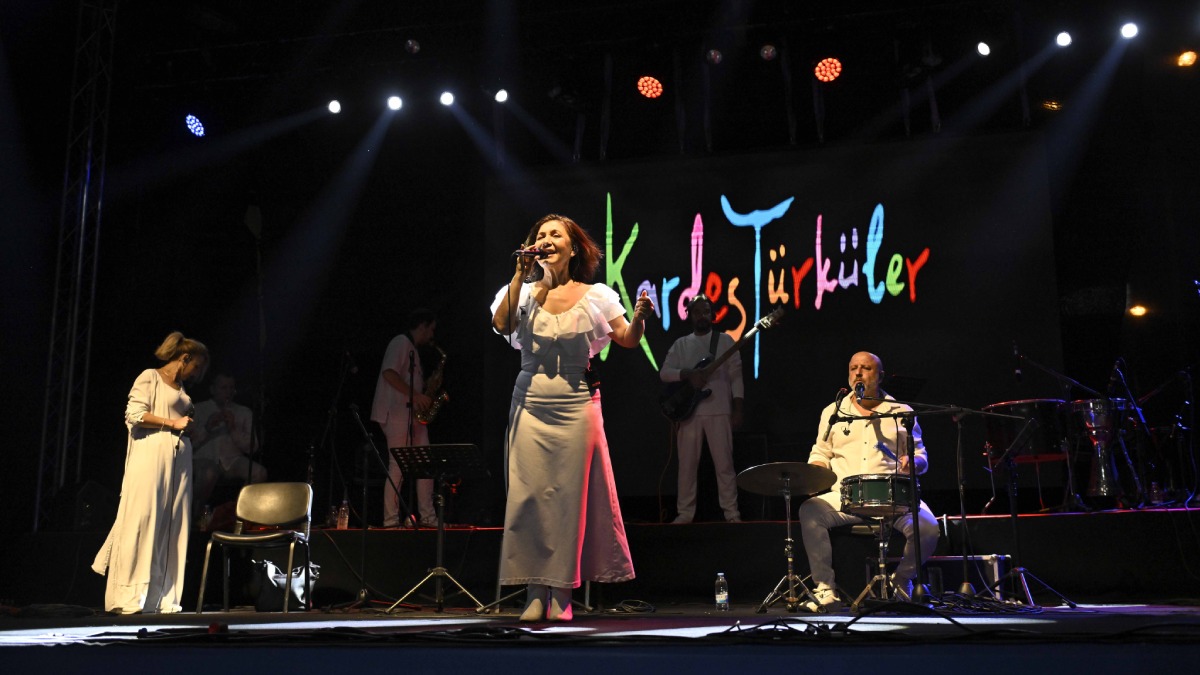 Festivalde Kardeş Türküler gecesi